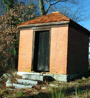 The town powder house. (Photo by Lisa Aciukewicz) The town powder house. (Photo by Lisa Aciukewicz)