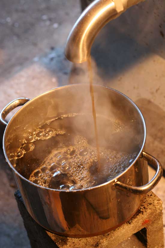 Liquid gold: a pot of boiling syrup. (Photos by Lisa Aciukewicz) Liquid gold: a pot of boiling syrup. (Photos by Lisa Aciukewicz)