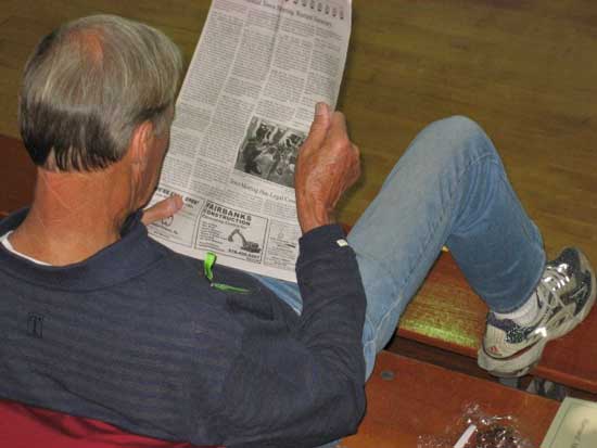 Glen Frederick reads up on the news. (Photo by Laura Andrews)