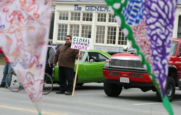 Scott Kimball of Ayer Road displays an opposing viewpoint. (Photo by Lisa Aciukewicz) Scott Kimball of Ayer Road displays an opposing viewpoint. (Photo by Lisa Aciukewicz)