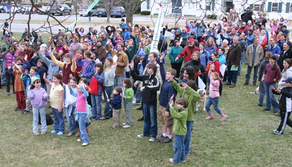 The crowd gathers for a photo to send to their congressmen. (Photo by Lisa Aciukewicz) The crowd gathers for a photo to send to their congressmen. (Photo by Lisa Aciukewicz)