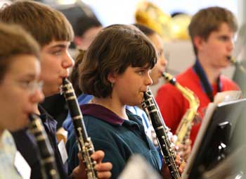 Meg Opalka (center) warms up on her clarinet with a group of band students from across New England during the John Philip Sousa National Honors Band Festival held at Bromfield last week. (Photo by Lisa Aciukewicz) Meg Opalka (center) warms up on her clarinet with a group of band students from across New England during the John Philip Sousa National Honors Band Festival held at Bromfield last week. (Photo by Lisa Aciukewicz)