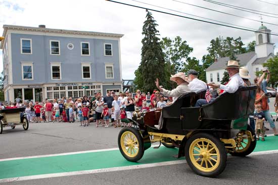 Once again, the parade route was packed with people of all ages. (Photo by Ellen Harasimowicz)