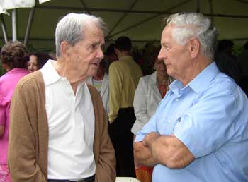 Erhart Muller (left) chats with Ken Van Wormer of Oak Hill Road. (Photo by Barbara Kemp) Erhart Muller (left) chats with Ken Van Wormer of Oak Hill Road. (Photo by Barbara Kemp)