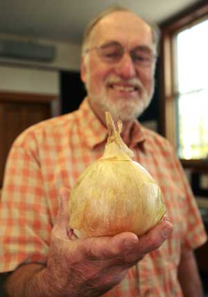 David Durrant and onion. (Photo by Lisa Aciukewicz) David Durrant and onion. (Photo by Lisa Aciukewicz)