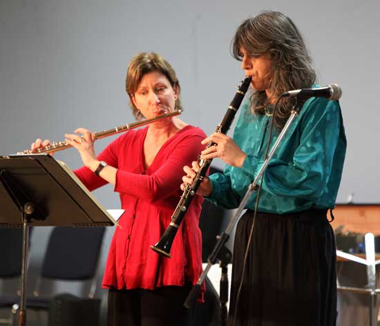Tracy Kraus (left) and Carolyn Grant perform on flute and clarinet.