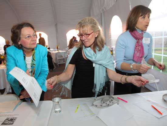 From left: Debbie Kaegebein, Schools Trust co-president, and Gala co-chairs Heidi Siegrist and Andra Evans check in guests.