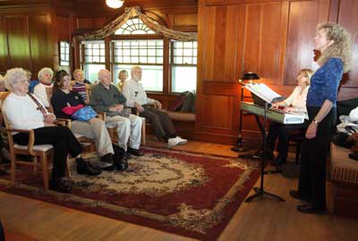Seniors at Hildreth House listen to vocalist Mary Crowe and Evelyn Harris on the keyboard performing songs from the 1920s and 30s. (Photo by Lisa Aciukewicz) Seniors at Hildreth House listen to vocalist Mary Crowe and Evelyn Harris on the keyboard performing songs from the 1920s and 30s. (Photo by Lisa Aciukewicz)