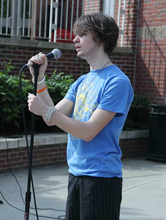 Tyler Borton sings the National Anthem at the start of the race.