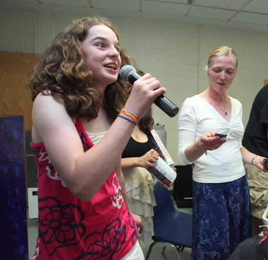 Katherine O’Shea (left) announces a raffle prize winner of the winning ticket that her mother, Janet, just drew.