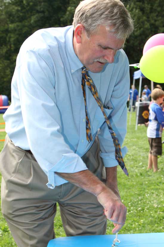 Dr. Jefferson tries his luck at the minute-to-win-it booth.