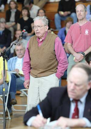 A common sight at Town Meeting: Jeff Harris at the microphone. (Photo by Lisa Aciukewicz)