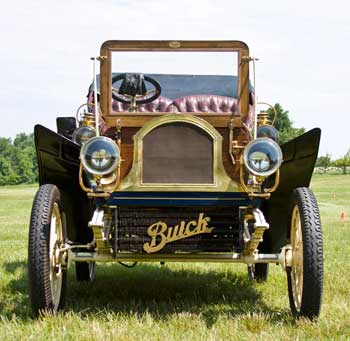 This 1907 Model G Buick was one of many 100+ year-old cars at the show. (Photo by Tyler Papazian)
