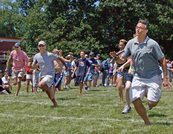 From left, parents Peter Wharton, Dean Sampson, Sherry Armstrong, and Dave Vellante race toward the finish line in a parent-child relay race.