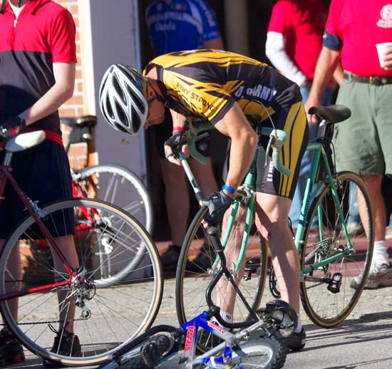 A cyclist tunes his bike before the start of the Ken Harrod Memorial Bike Ride on Sept. 11. (Photo by Tyler Papazian)