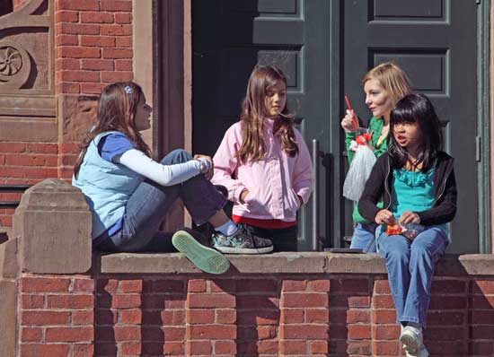 From left: Kate Sobalvarro, Tori Randall, Brianna Pomeranz, and Daisy Benson chill on the steps of Old Bromfield. 