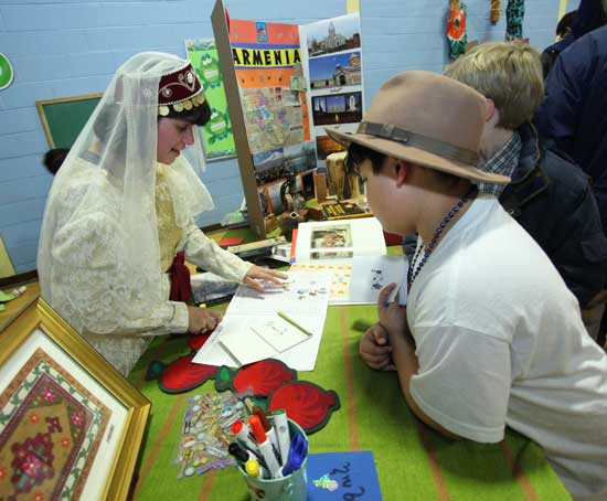 Ayleen Gregorian teaches children about Armenia.