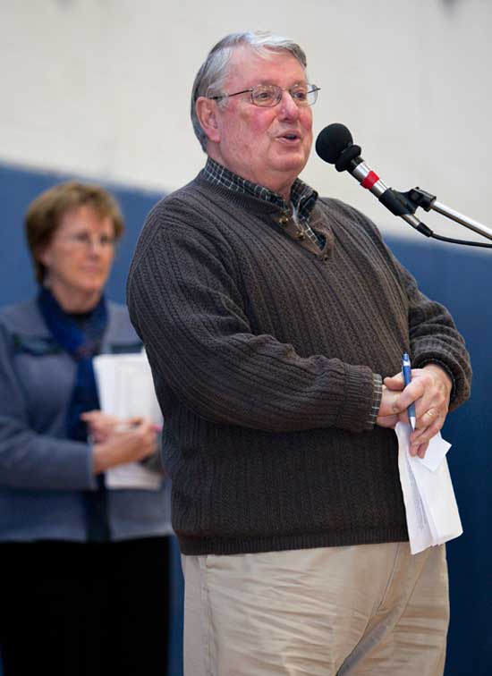 Selectman Peter Warren introduces the revised Article 17.