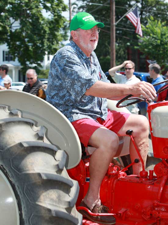Frank Carlson pulls the Carolson Orchards float.  (Photo by Lisa Aciukewicz)