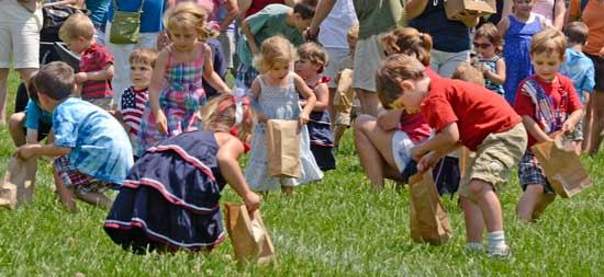 The under-5 set scrambles for sweets in the candy hunt. (Photo by John Sharko)