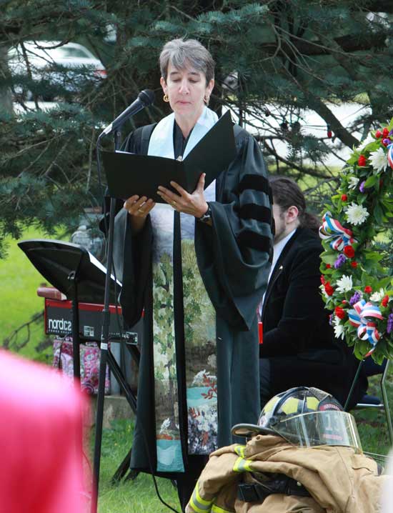 Rev. Wendy Bell of Harvard's Unitarian Universalist Church reads a prayer from the Jewish tradition.