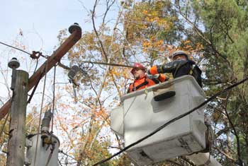 Line workers restring power lines on Blanchard Road. The crew from C.C. Power drove from Michigan and worked as subcontractors to National Grid. (Photo by Lisa Aciukewicz) Line workers restring power lines on Blanchard Road. The crew from C.C. Power drove from Michigan and worked as subcontractors to National Grid. (Photo by Lisa Aciukewicz)
