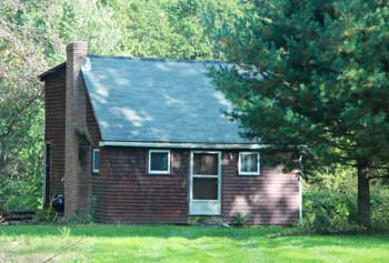 The cottage on the Great Elms property. (Photo by Lisa Aciukewicz)