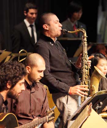 Edmar Noé Colón Gierbolini plays a tenor saxophone solo. (Photo by Lisa Aciukewicz) Edmar Noé Colón Gierbolini plays a tenor saxophone solo. (Photo by Lisa Aciukewicz)
