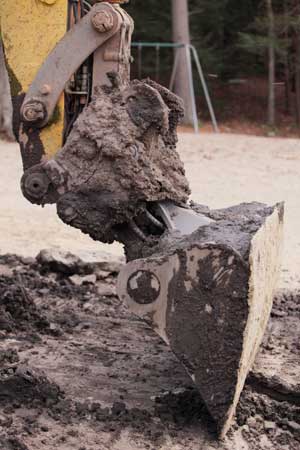 The thick mud being dredged up at the pond poses a challenge to everything it comes in contact with—from equipment to pets. (Photo by Lisa Aciukewicz) The thick mud being dredged up at the pond poses a challenge to everything it comes in contact with—from equipment to pets. (Photo by Lisa Aciukewicz)