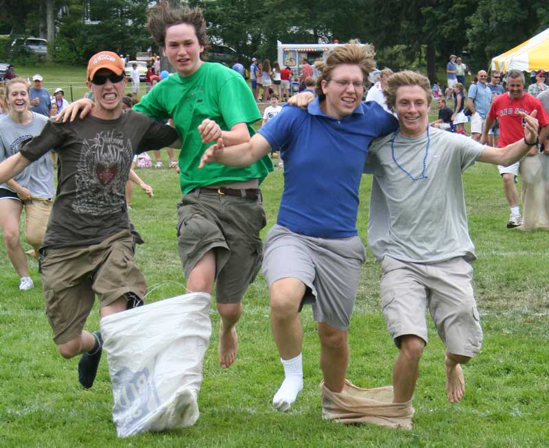 Jesse Wolff, Brian Lynch, Jacob Waldman, and Ben Waldman in the three-legged race. (Photo by Liz Frothingham)