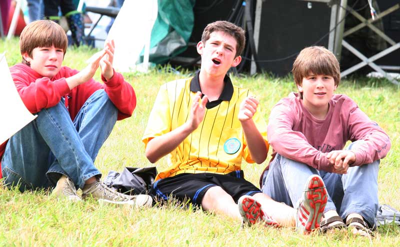 Avery Berryman, Tyler Phelan, and Scotty Broadbent give their support to the band.