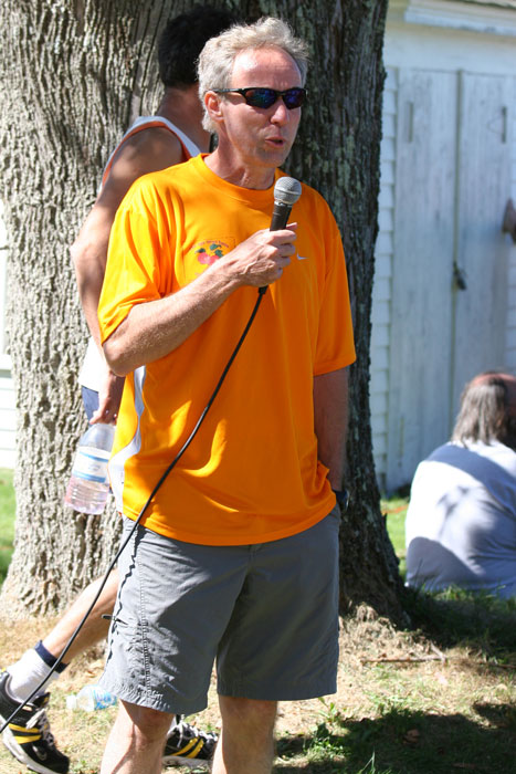 John Lee gives pre-race instructions to the runners.