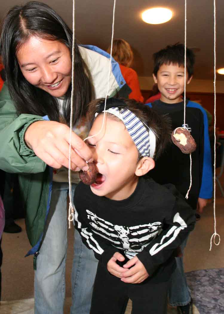 ... but his mom Vicki and brother Evan save the day by coming to his aid. 