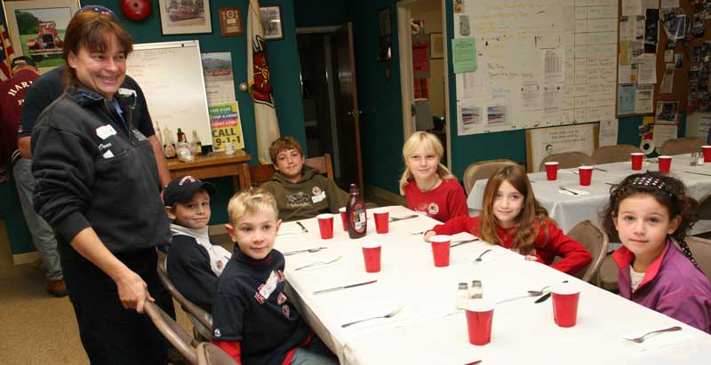 Oona Aldrich takes breakfast orders from the winners of the 2007 Fire and Life Safety contest. Left to right are Sam Rosenfield, Will Squire, Chris West, Kate Toll, Arielle Sclar, and Alexandra O’Neil. Oona Aldrich takes breakfast orders from the winners of the 2007 Fire and Life Safety contest. Left to right are Sam Rosenfield, Will Squire, Chris West, Kate Toll, Arielle Sclar, and Alexandra O’Neil.