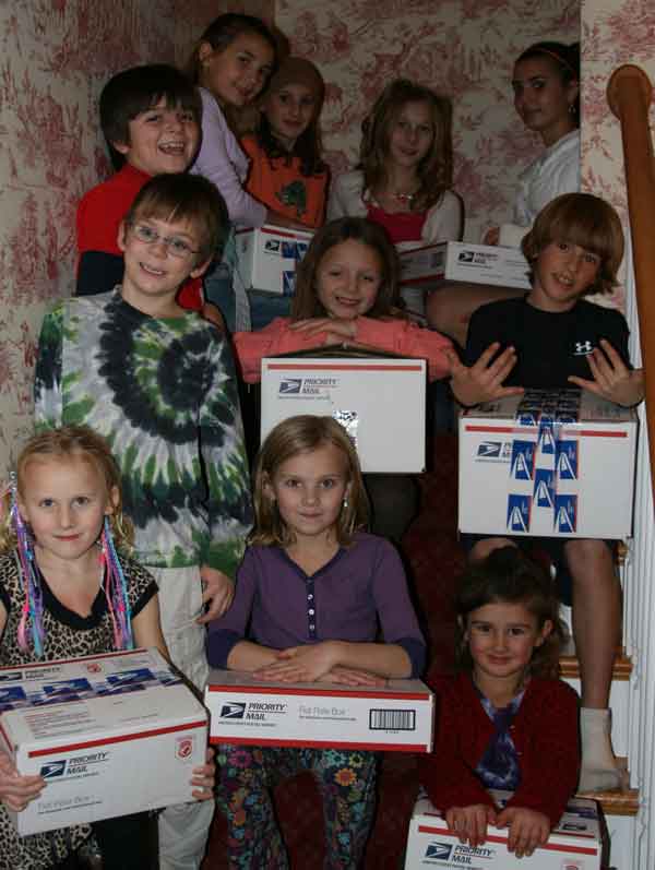 Children from the Alfano, Brockman, Cullinan, Frackiewicz, and Sundeen families pose for a photo to send to their serviceman friend in Iraq. (Courtesy photo) Children from the Alfano, Brockman, Cullinan, Frackiewicz, and Sundeen families pose for a photo to send to their serviceman friend in Iraq. (Courtesy photo)