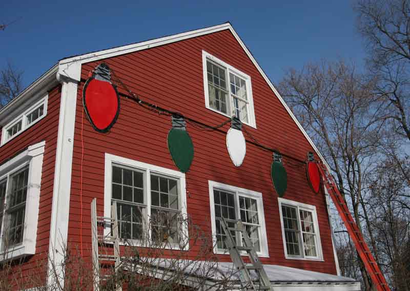 This year’s theme at 7 Oak Hill Road. (Photo by Lisa Aciukewicz) This year’s theme at 7 Oak Hill Road. (Photo by Lisa Aciukewicz)