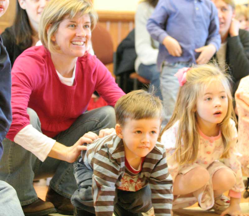 Chris Morrison enjoys the music of Hugh Hanley with her son Liam and daughter Fiona.