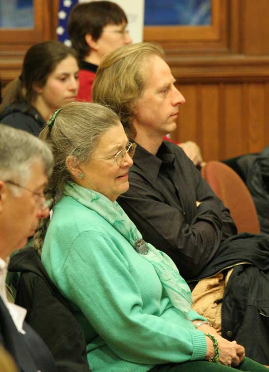 Pat White and Forrest Hodgkins listen to the selectmen’s debate. 