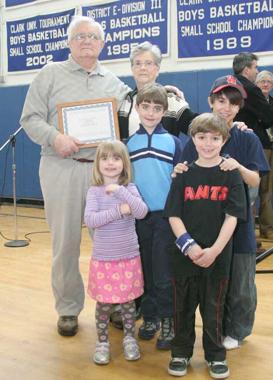 Bill Ashe celebrates receiving his Citizen of Note award with his wife Betty and grandchildren (left to right) Annabelle, Baylor, Dylan, and Ryan Ashe.