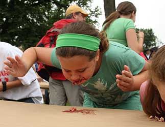 Look, Ma, no hands, as Emma Delaney finishes off her pie. (Photo by Lisa Aciukewicz)