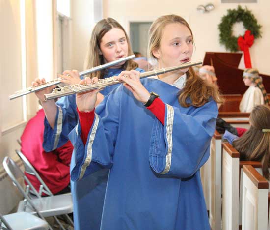 Camilla Vilain and Kara Kennedy play “O Come Little Children.”